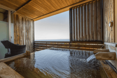 【海が見える露天風呂付き客室】檜の湯舟　※禁煙