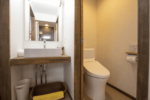 Deluxe Twin Room (35sqm) on Top Floor [Non-Smoking / Private Bath]
