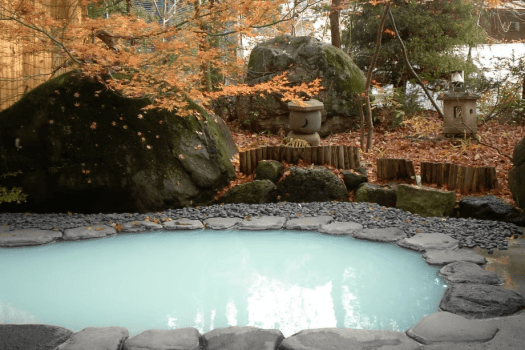 秋の露天風呂一例