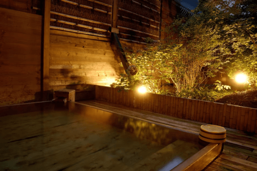 夜の檜露天風呂一例