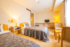 スタンダードツイン18平米／ユニットバス・トイレ付 【禁煙】