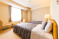 スタンダードツイン18平米／ユニットバス・トイレ付 【禁煙】