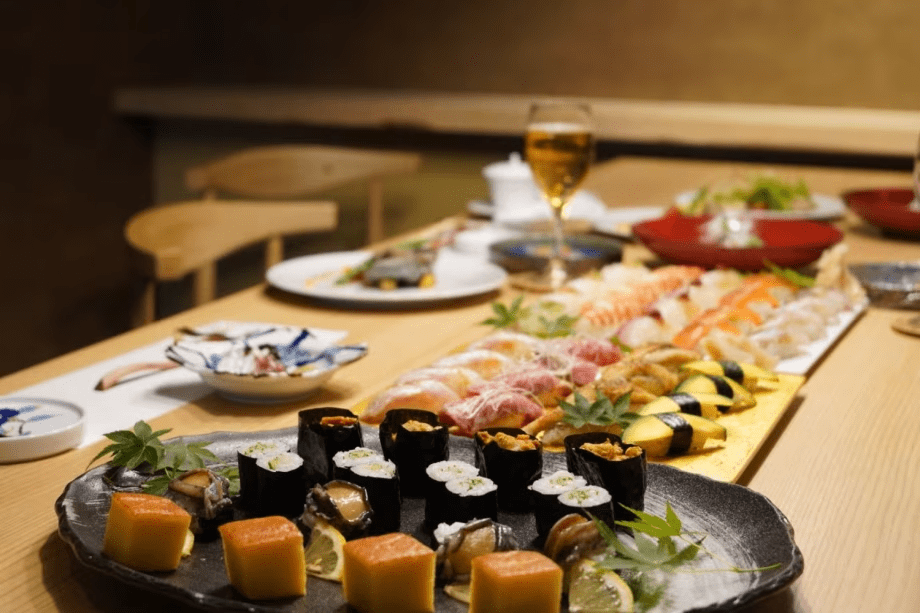 【鮨／個室ダイニング】 4名様以上のグループで楽しむ＜夕食個室＞オールインクルーシブステイ