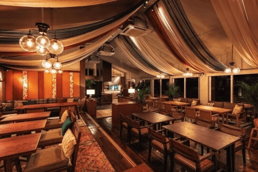 沖縄炭火料理店「うむさんの庭」店内