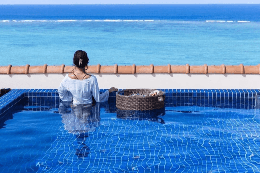 【クラブラウンジ付】【早特75│プールスイート】2連泊以上でお一人様3,000円分の館内利用券付（朝食付）