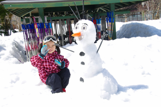 【スキー】ソリ遊びやボール遊び、雪だるまづくりなど楽しみ方はいっぱい。