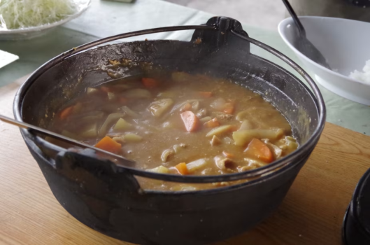 焚火でのカレー作り体験ができます