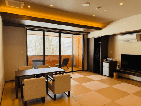 スキー場を望む露天風呂付和洋室（65㎡）