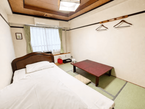 畳のくつろぎとベッドの快適さを両立したお部屋