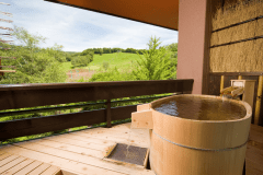 【＜禁煙＞天然温泉の露天風呂付客室】趣きの異なる泉質が肌にもやさしい、全10室の露天風呂付き客室