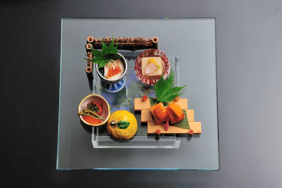 【ご夕食／季節の創作料理をおまかせで】地のもの、旬のものを丁寧に調理した、料理長が手がける和洋折衷の創作料理をご用意いたします。