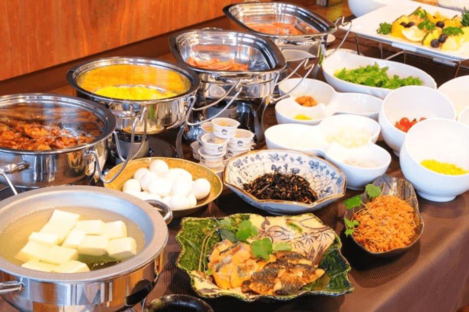 ＜さくら亭でのご提供＞【ご朝食／和洋バイキング】和洋バイキングにて、お好みのお料理をお楽しみください。（ご宿泊状況により定食でのご用意となる場合がございます）