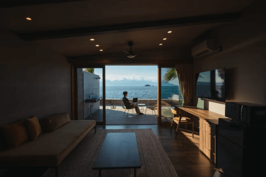 【平日ひとり旅】仕事も整う、海辺のワーク＆サウナリトリート