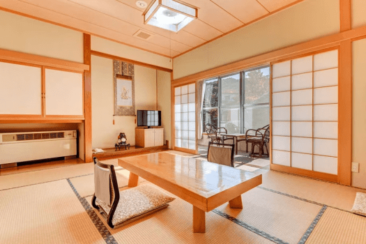 【庭園側和室8畳】純和風のお部屋でゆっくりお寛ぎください。