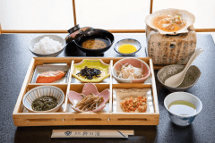 【朝食一例】体に優しい味付けの、バランスの良い和食膳です