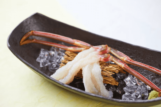 【厳選・冬の活松葉ガニ料理：極み（二匹）】『二匹が広げる多彩の至り／冬の活松葉ガニを心行くまで味わう』