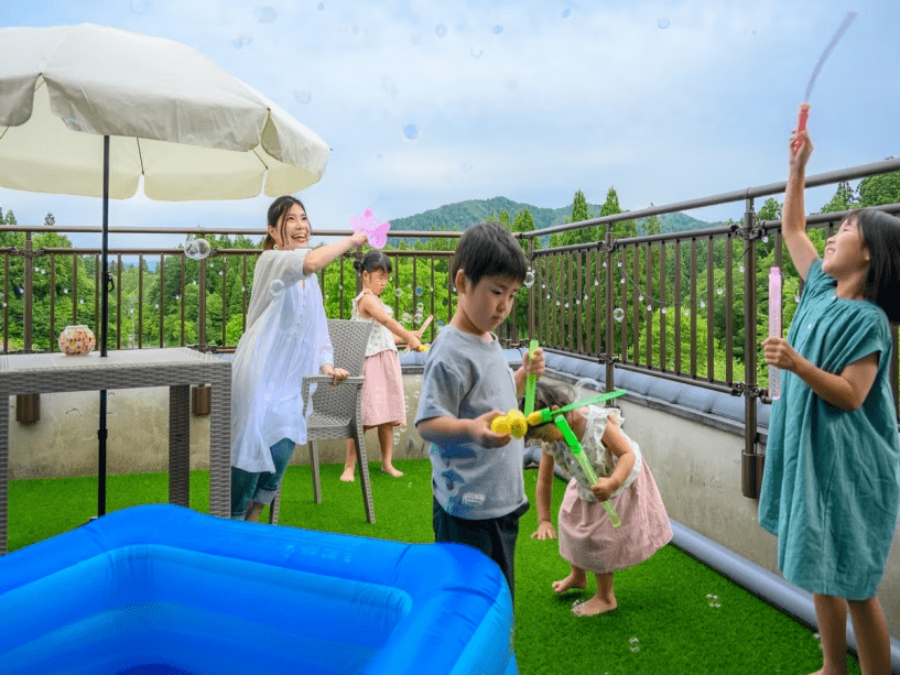 夏場はプールで大はしゃぎ!様々な使い方ができるテラス付客室 夏場はプールで大はしゃぎ!様々な使い方ができるテラス付客室