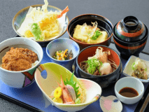 ミニソースカツ丼・ミニおろし蕎麦ほか〇福井の味お幸ざい満喫「福福御膳」