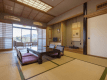 客室イメージ。山々を遠くに眺める静かなお部屋です。