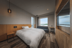 Queen with Bay View(Corner unit)