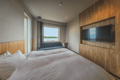 Queen with Bay View(Corner unit)