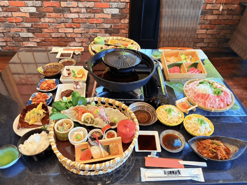 焼肉会席（YAKINIKUKAISEKI）
ジューシーなお肉の旨味をぜひご堪能ください。
