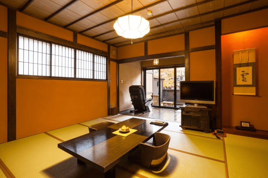 [Special Japanese-Western Style Room with Open-Air Hot Spring Bath and Indoor Cypress Bath / Senzan-tei] A spacious Japanese-Western style room that can accommodate up to 7 people. Enjoy a moment of relaxation for both body and mind with the massage chair in your room and the hot spring bath.