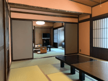 【和室2間・16～18畳】和室二間続きの、ゆとりのあるお部屋です（中央には襖が入ります）