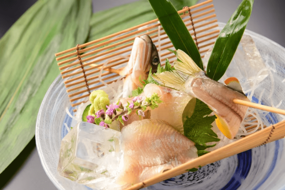 鮎会席（活鮎の刺身）