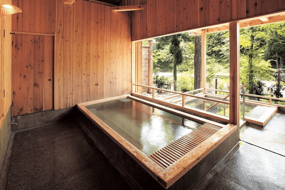 夜は貸切風呂となる「山の湯」。心地よい朝風呂もオススメです。