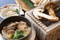 【松茸釜飯一例】秋の味覚をお届け♪香り高い松茸の風味をご賞味ください。 【松茸釜飯一例】秋の味覚をお届け♪香り高い松茸の風味をご賞味ください。