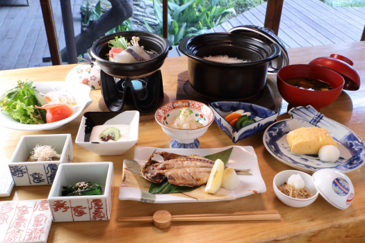 朝食