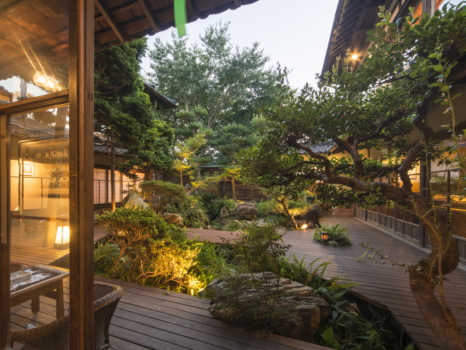 本館中庭