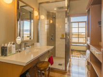 客室「山朱」脱衣スペース