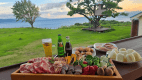海風、肉の焼ける音、そして沈みゆく夕陽。ここは、お腹も心も満たされる最高の場所。