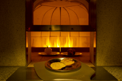 【京都・烟河（けぶりかわ）】石窯ダイニングはなり｜日本では珍しい石窯をもつダイニング「はなり」。厳選された素材は石窯の遠赤外線効果により、旨みを極限まで高めます。