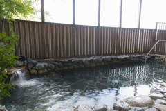 【京都・烟河(けぶりかわ)】大浴場~露天風呂~「岩風呂露天風呂」開放的な景色、四季の移ろいを感じながら、ゆったりとお浸かりください。ご宿泊時の入浴時間…15:00~25:00/ 5:00~10:00 【京都・烟河(けぶりかわ)】大浴場~露天風呂~「岩風呂露天風呂」開放的な景色、四季の移ろいを感じながら、ゆったりとお浸かりください。ご宿泊時の入浴時間…15:00~25:00/ 5:00~10:00