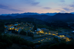 【熊野倶楽部】 &ldquo;お宿ねっと&rdquo;の『まるごとRVステイ』｜世界遺産・熊野古道の地に佇む「里創人 熊野倶楽部」は、熊野杉の木造家屋が連なるスイートリゾートです。