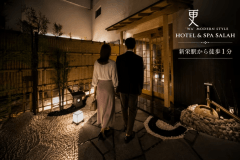 扉をくぐるとそこは高級旅館のような空間へ
