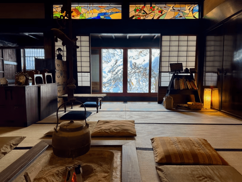 冬の草円　館内