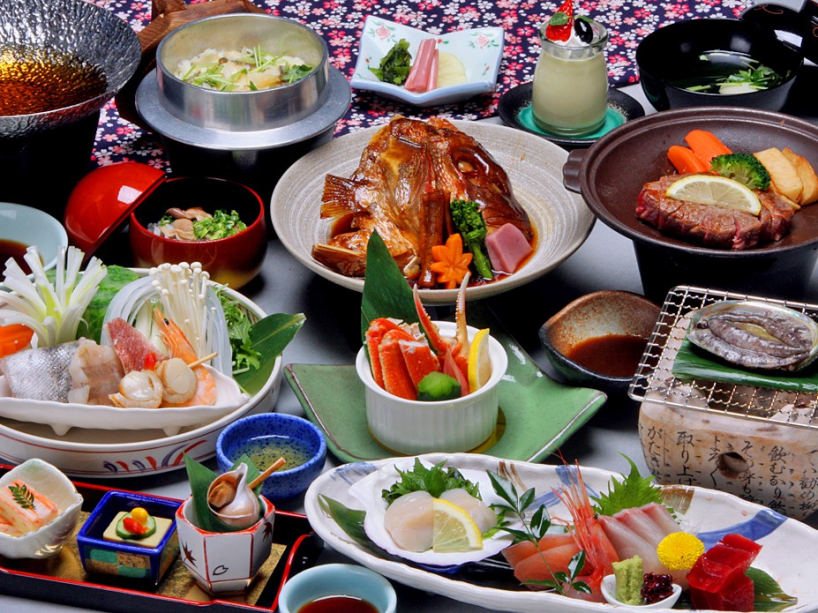 牛陶板焼き、あわび踊焼き、お造り5種盛、ずわいがにが付いた「至福の会席」! 牛陶板焼き、あわび踊焼き、お造り5種盛、ずわいがにが付いた「至福の会席」!