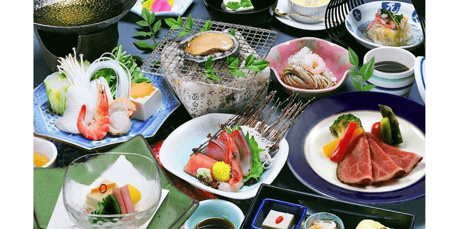 活鮑踊り焼き、ローストビーフ、海鮮鍋など「美味しい」にこだわった逸品を盛り込みました。