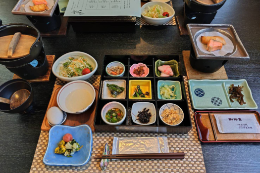 自家製温泉卵付きの優しい和朝食です♪