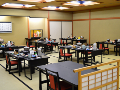 お食事処の一例です。椅子・テーブル席、または畳でご用意させていただきます。
