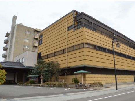 外観の目印は鮮やかなベージュ色です♪