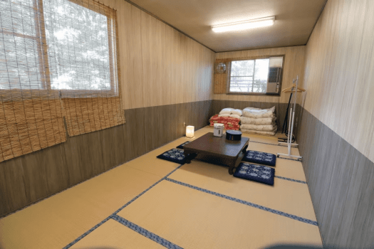 【訳あり大部屋】合宿気分でわいわい雑魚寝 【訳あり大部屋】合宿気分でわいわい雑魚寝