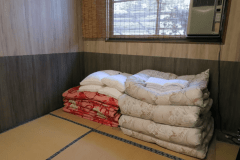 【訳あり大部屋】お布団敷きはセルフサービスとさせていただいております