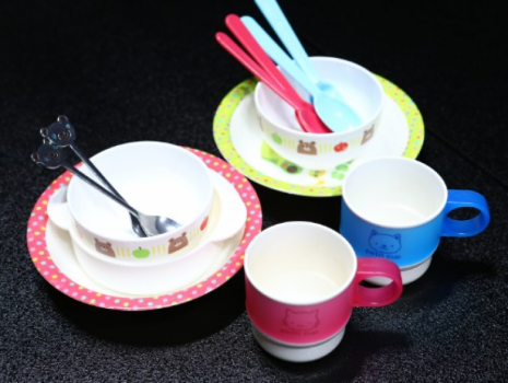 【ベビーグッズ】ベビーチェアー、クーハン、バンボ、ベビー食器などお子様用のグッズの数々をご用意しております！少しでもお荷物を軽くしてください♪