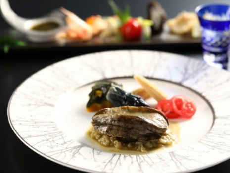 【鮑肝ソース焼き】肉厚鮑と板長オリジナル肝ソースとのコラボレーション！病み付きになる味わいです♪
