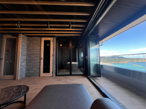 【新設】高層階アウトドアリビング＋天空の寝床／温泉半露天（専用フロア／独立部屋／５、６F）